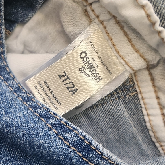 OshKosh B'gosh Classic Blue Denim Overalls With Pocket Ruffles Size 2T - Picture 4 of 5